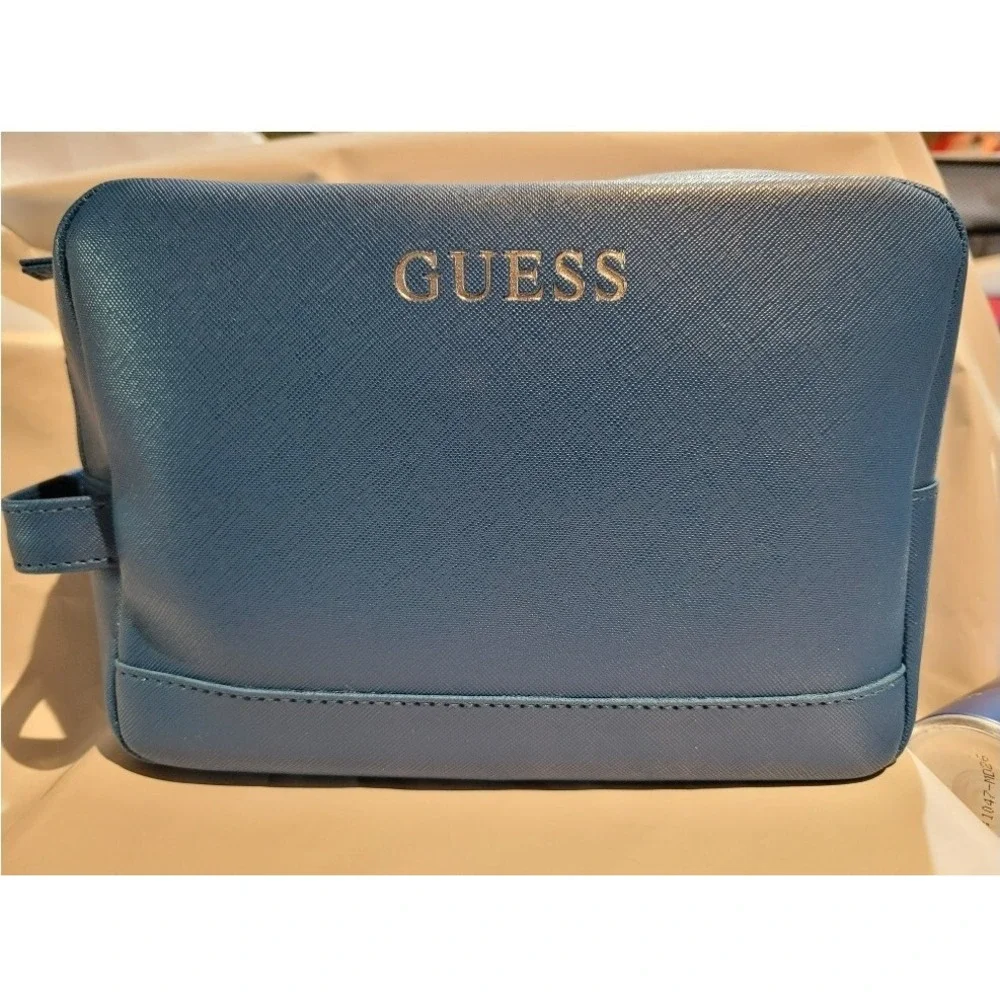 New GUESS Unisex  Logo Travel Kit Toiletry Case Bag